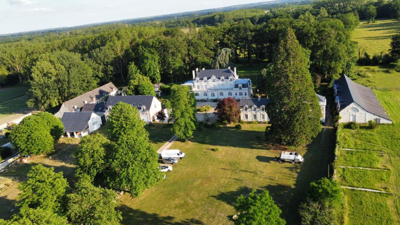 Emplacement Bucolique De Camping Dans Le Parc Du Chateau - Attention Tente Et Materiels Non Fournis Et Sans Possibilite De Faire Courir Une Rallonge Pour Se Raccorder A L'Electricite Brain-sur-Allonnes المظهر الخارجي الصورة